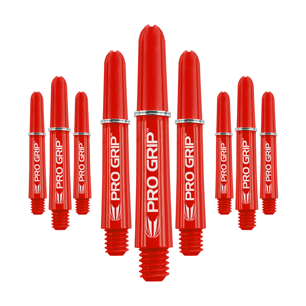 Target Pro Grip Shafts – 3 sady – červená Das Bild zeigt neun rote Dart-Schäfte mit der Aufschrift "PRO GRIP". Sie sind in drei Gruppen angeordnet und haben ein auffälliges, glänzendes Design.