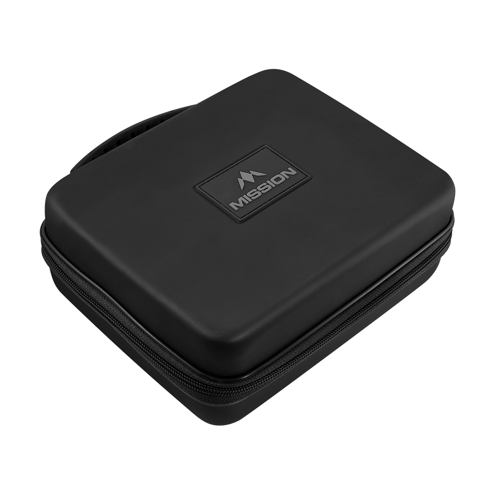 Ein schwarzes Dart-Wallet ist auf dem Bild zu sehen. Es handelt sich um das Modell Mission Luxor.