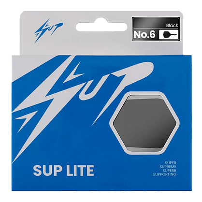 Systém letových šachet Caliburn SUP Lite No6 Die Abbildung zeigt die Verpackung des Produkts "Caliburn SUP Lite No6 Flight-Shaft-System". Die Verpackung ist überwiegend blau und weiß und enthält ein Sichtfenster, durch das das Produkt teilweise zu sehen ist.