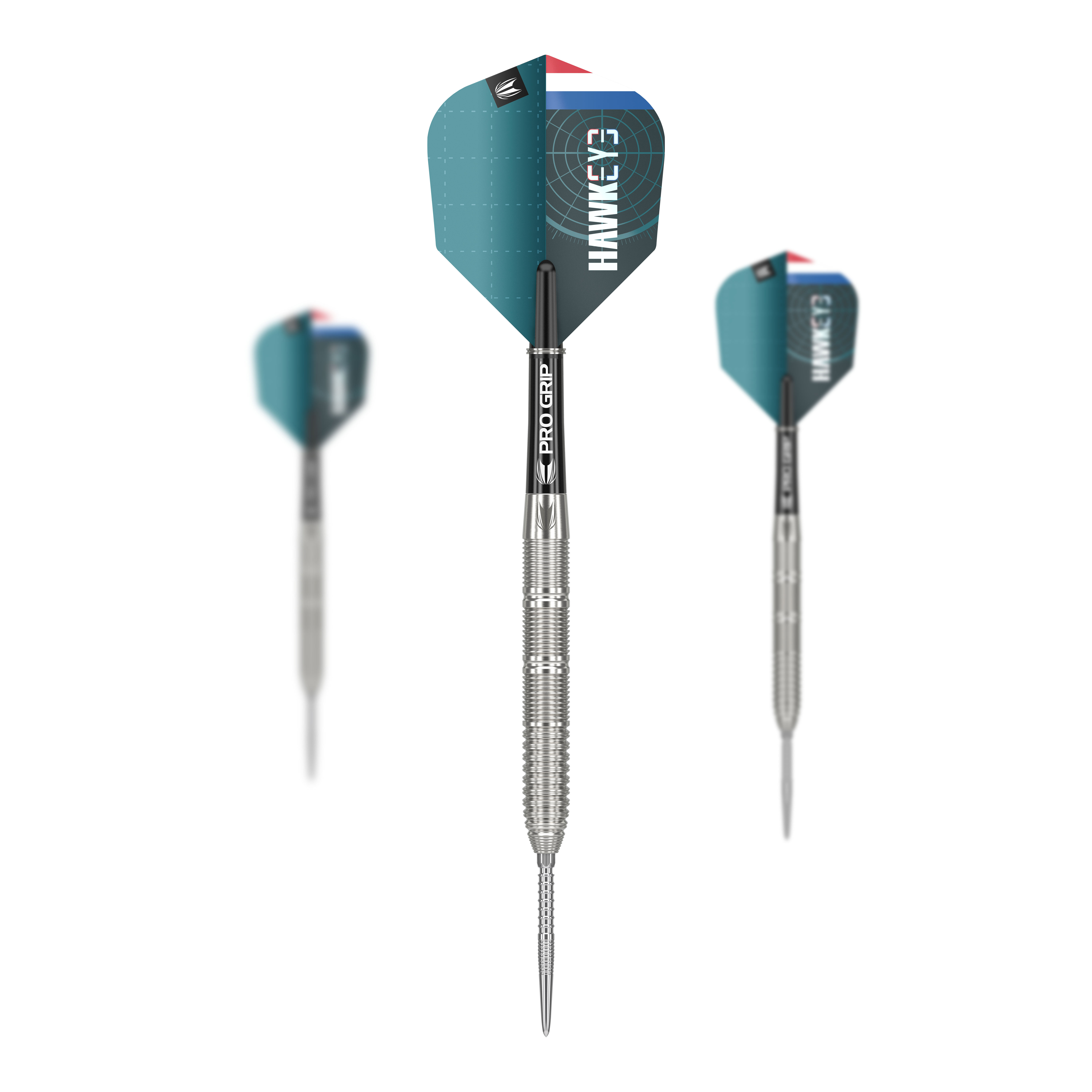 Terč Kevin Doets GEN1 Swiss Point Steeldarts - 23g Das Bild zeigt drei Steeldarts des Modells „Target Kevin Doets GEN1 Swiss Point“ mit einem Gewicht von 23g. Die Pfeile haben silberne Spitzen und Schäfte sowie blau-grüne Flights mit weißer Aufschrift.