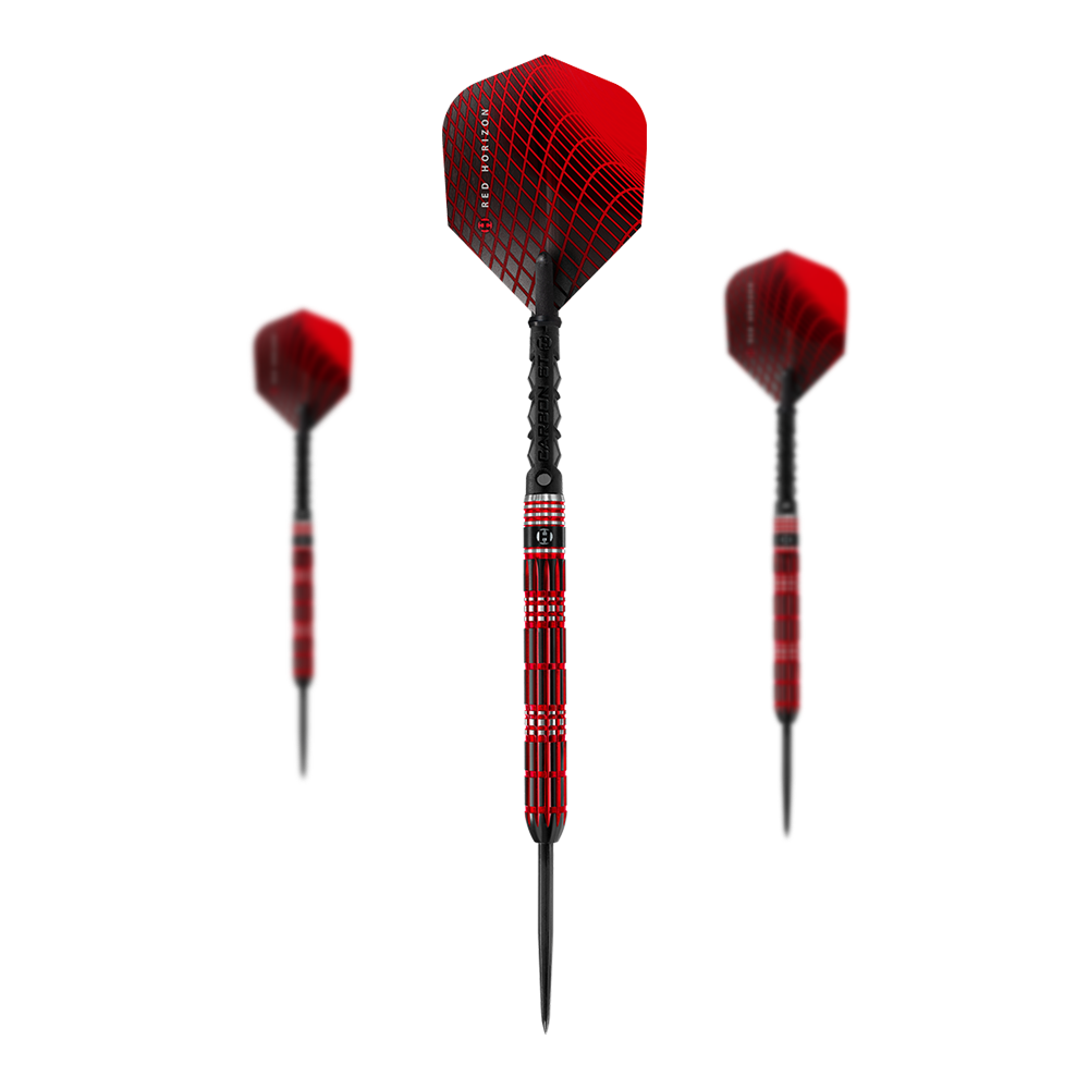 Harrows Red Horizon Steeldarts Das Bild zeigt drei rote Steeldarts mit schwarzem und rotem Muster. Der mittlere Dart ist größer und im Vordergrund, während die anderen beiden im Hintergrund stehen.