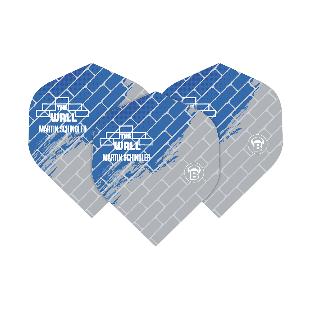 Standardní letky Bulls Metrixx Martin Schindler Blue Gray No2 Das Bild zeigt drei Dartflights in Blau und Grau mit einem Ziegelmuster. Auf den Flights steht "The Wall Martin Schindler" in weißer Schrift.