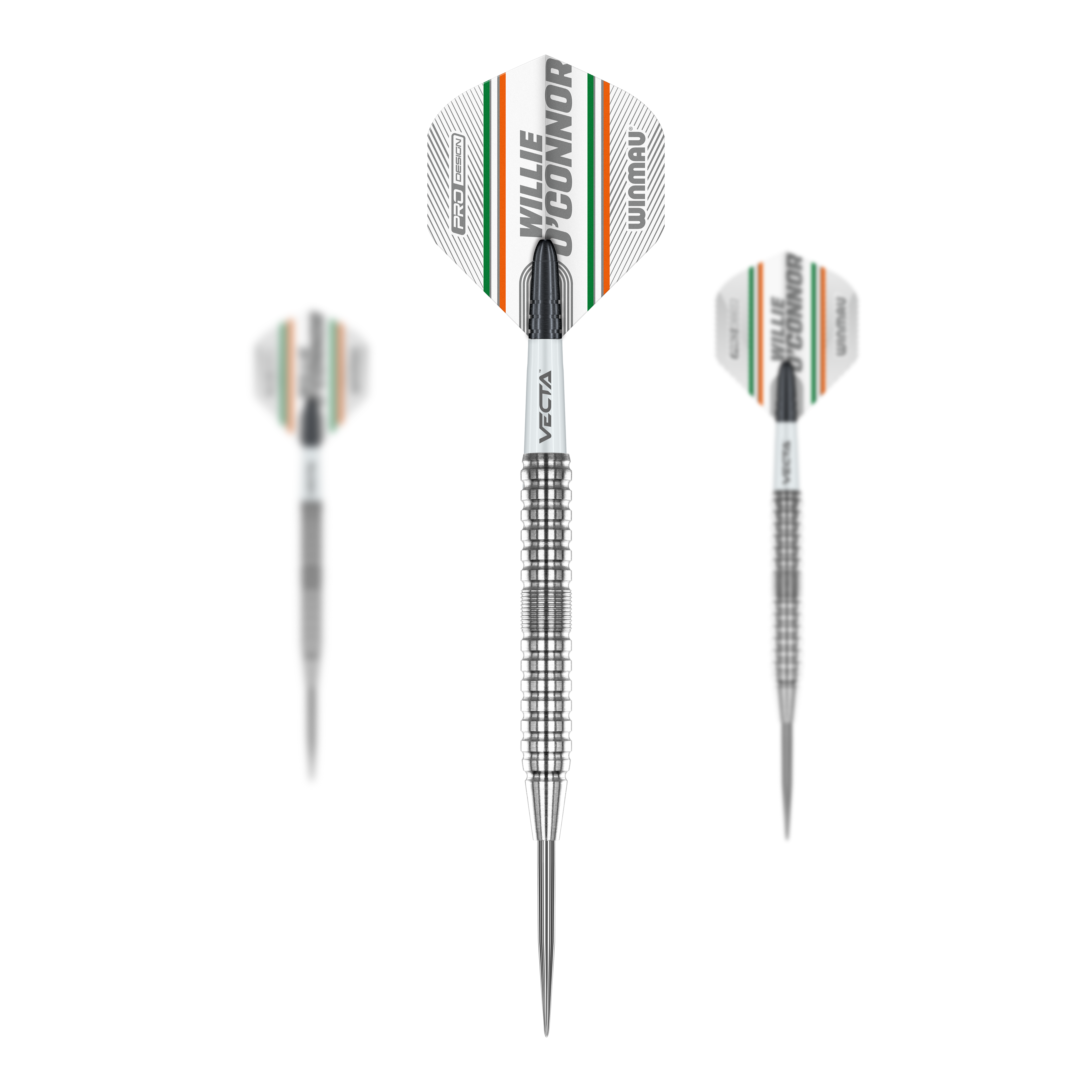Šipky Winmau Willie O'Connor ocelové - 23g Das Bild zeigt drei Steeldarts des Modells "Winmau Willie O'Connor" mit 23g Gewicht. Die Flights sind mit dem Namen "Willie O'Connor" sowie farbigen Streifen versehen.