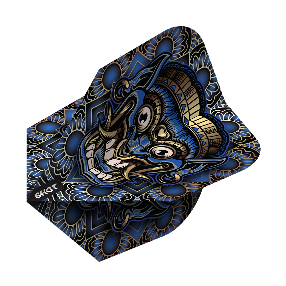 Výstřel z kmenové zbraně Java č. 6 Das Bild zeigt ein Dartflight mit einem auffälligen Tribal-Design in Blau, Gold und Schwarz. In der Mitte ist ein stilisierter, maskenartiger Kopf mit vielen Details zu sehen.