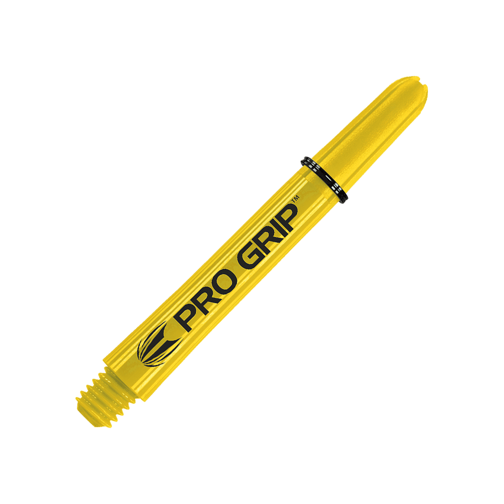 Target Pro Grip Shafts – 3 sady – žlutá Das Bild zeigt einen gelben Dart-Schaft mit der Aufschrift "PRO GRIP". Der Schaft liegt schräg vor einem gelben, gestreiften Hintergrund.