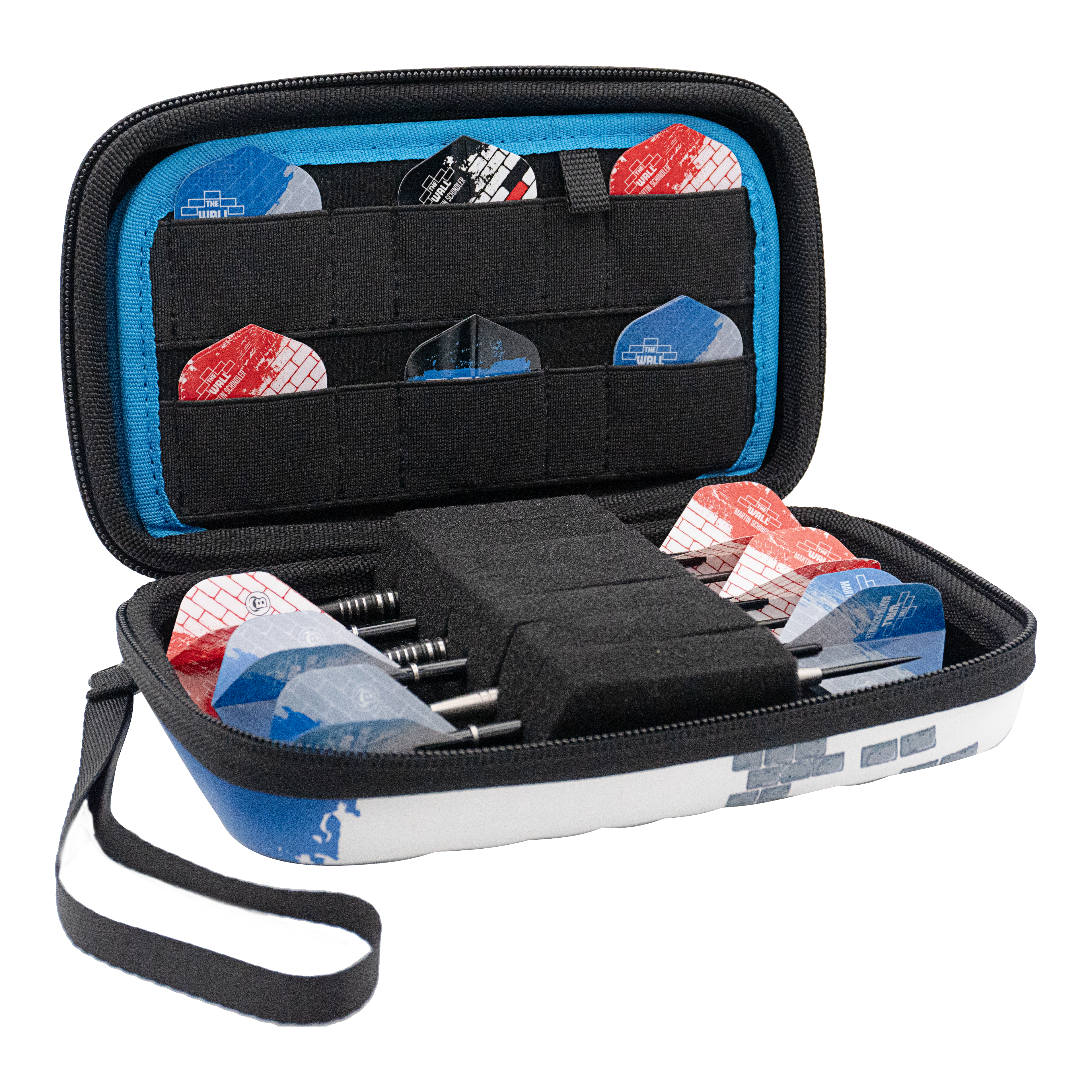 Pouzdro na šipky Bulls Orbis XL Martin Schindler Das Bild zeigt das Bulls Orbis XL Martin Schindler Dartcase, das geöffnet ist. Im Inneren sind mehrere Darts und Ersatz-Flights ordentlich verstaut.