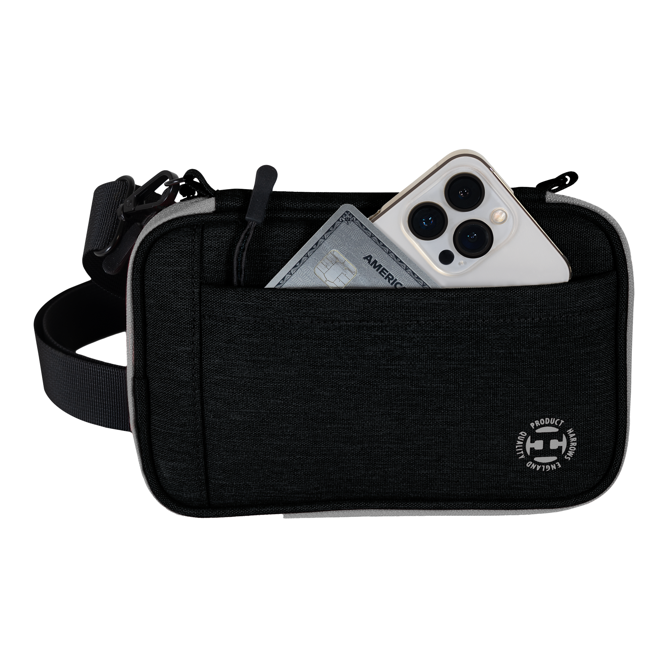 Peněženka na šipky Harrows Smart Case XL Auf dem Bild ist eine schwarze Harrows Smart Case XL Darttasche zu sehen. In der vorderen Tasche stecken ein Smartphone und eine Kreditkarte.
