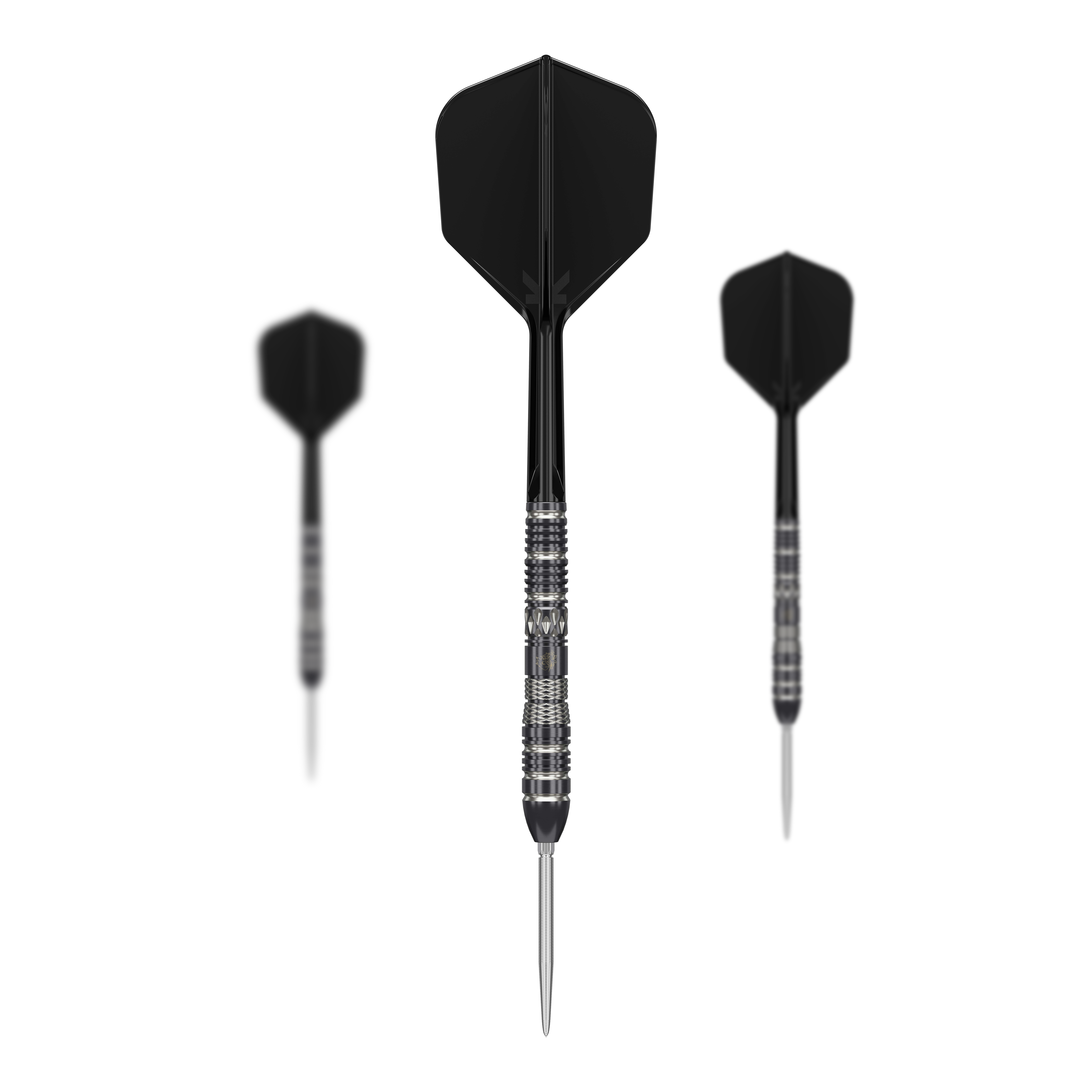 Das Bild zeigt drei Target Black Marque Dragon 3 Swiss Point Steeldarts mit schwarzen Flights. Die Darts haben silberne Spitzen und einen strukturierten, silber-schwarzen Griff.