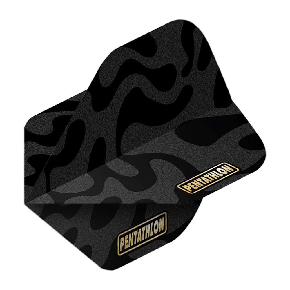 Lety v pětiboji RT Camo Das Bild zeigt das Produkt "Pentathlon RT Camo No2 Standard Flights". Die Flight hat ein schwarzes Camouflage-Muster und das Pentathlon-Logo in Gelb.
