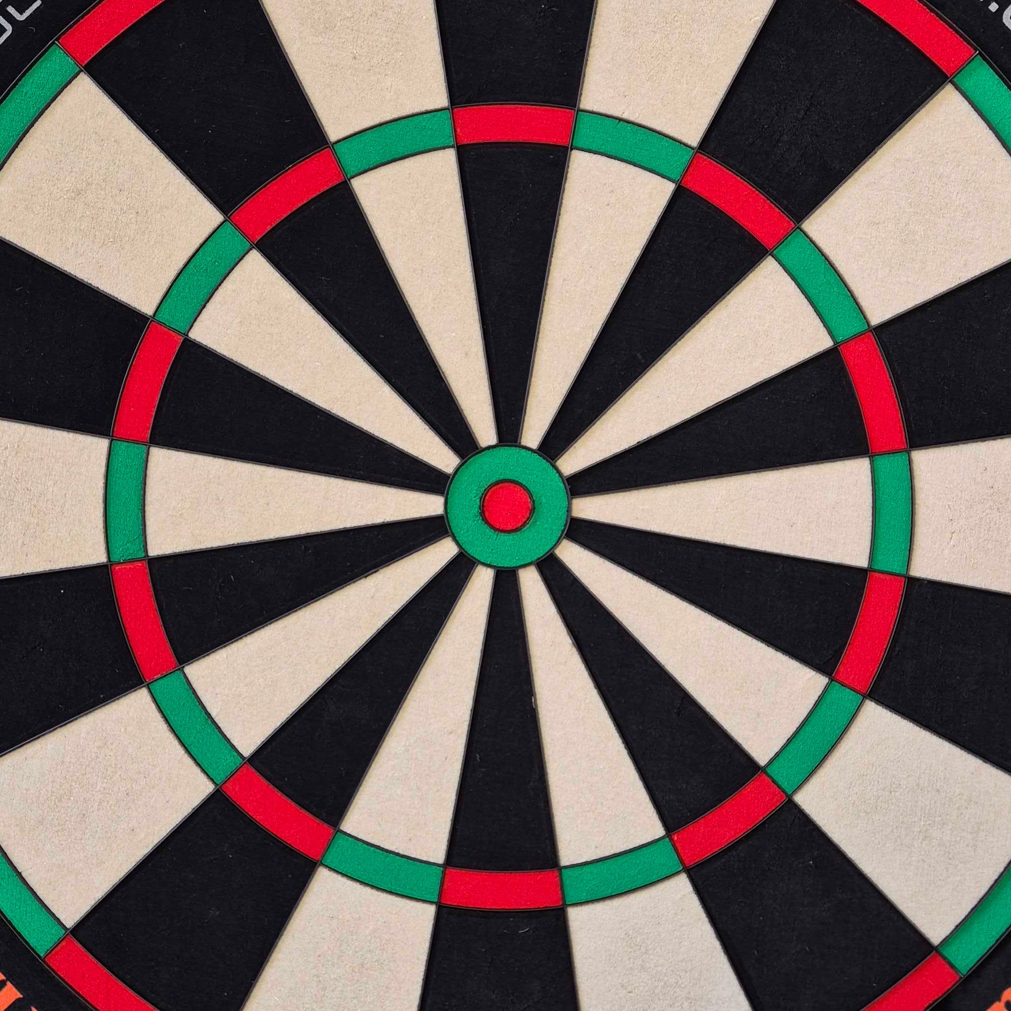 Ocelový terč Unicorn Eclipse Ultra 2.0 Unicorn Eclipse Ultra 2.0 Steeldartboard ist rund und detailreich abgebildet. Die Segmente sind gut ablesbar.