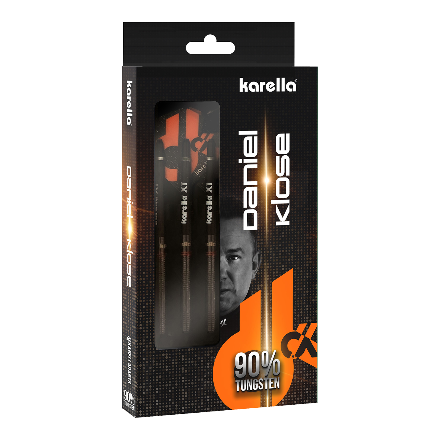 Karella Daniel Klose měkké šipky Auf dem Bild ist die Verpackung der „Karella Daniel Klose Softdarts“ zu sehen. Die Darts bestehen zu 90 % aus Tungsten und werden in einer schwarzen, auffällig gestalteten Box präsentiert.