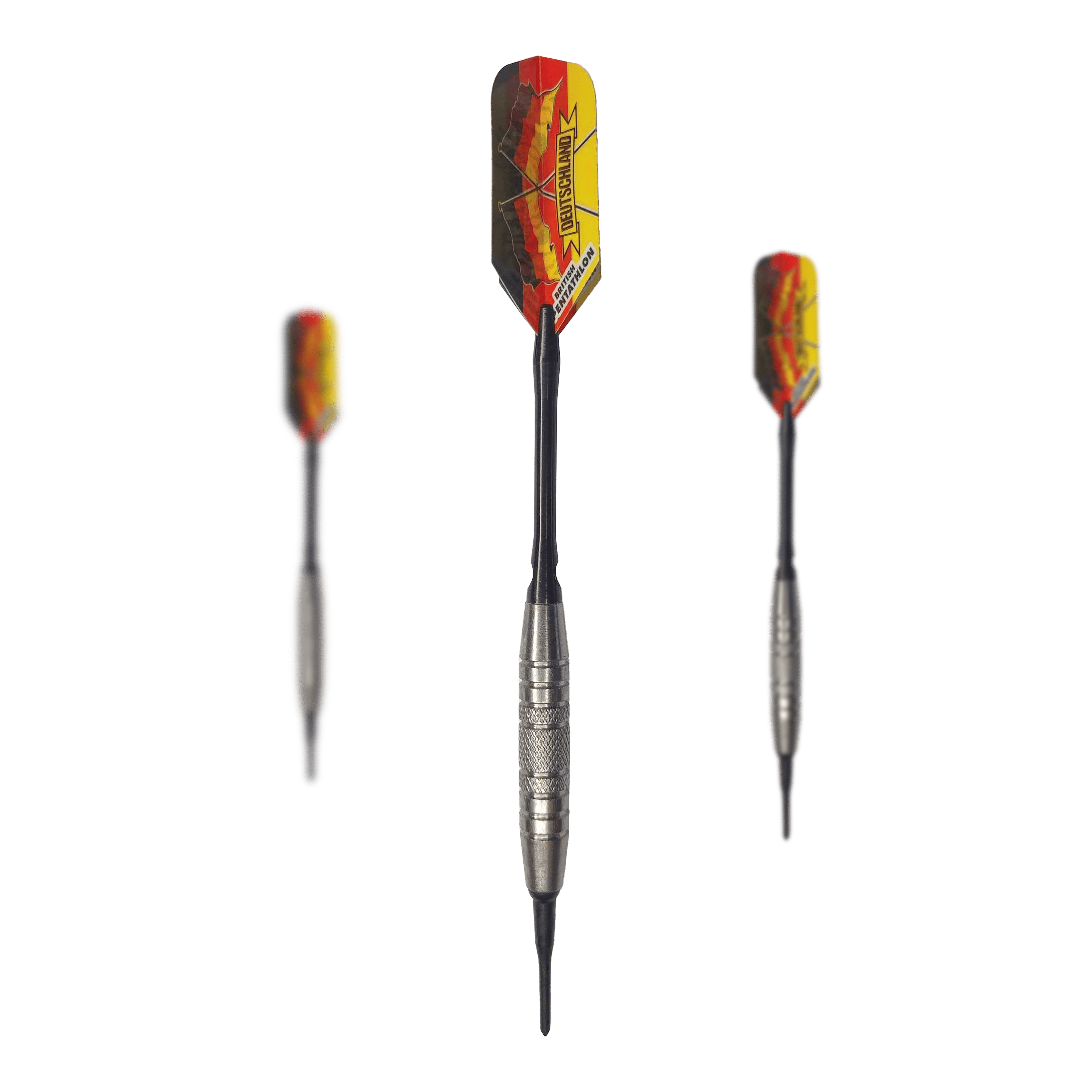 Měkké šipky McDart 85 Tungsten V6 - 16g Das Bild zeigt drei Softdarts des Modells "McDart 85er Tungsten V6" mit einem Gewicht von 16g. Die Darts haben silberne Barrels und bunte Flights in Rot-Gelb-Schwarz.