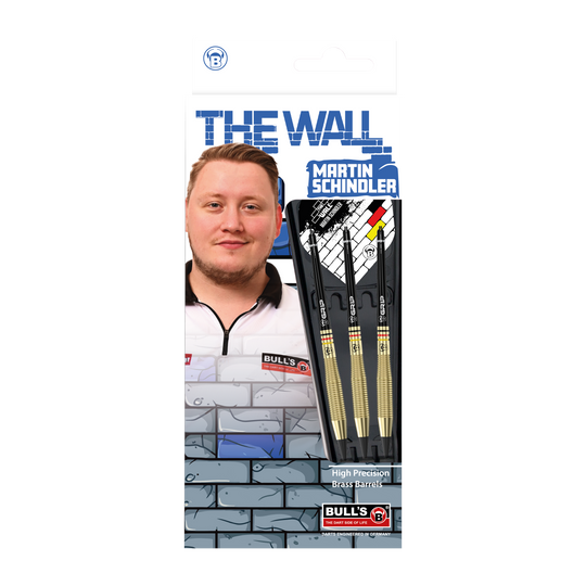 Šipky Bulls Martin Schindler The Wall Brass Softdarts - 18g Das Bild zeigt die Verpackung der "Bulls Martin Schindler The Wall Brass Softdarts - 18g". Auf der Verpackung ist ein Foto von Martin Schindler sowie drei Softdarts mit Messing-Barrels abgebildet.