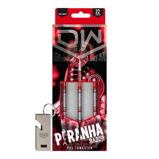 Šipky DW Piranha Razor 02 Softdarts Das Bild zeigt die Verpackung der DW Piranha Razor 02 Softdarts. Die Verpackung ist überwiegend schwarz und rot gestaltet und enthält drei Darts sowie ein Zubehörteil.