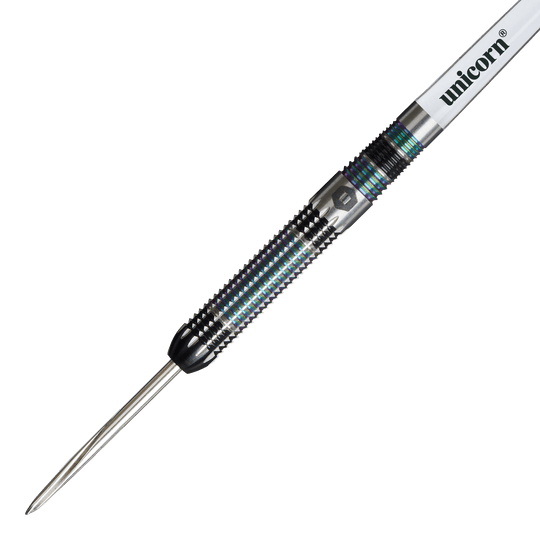 Ocelové šipky Unicorn Iris Das Bild zeigt einen Unicorn Iris Steeldart mit einer spitzen Metallspitze und einem geriffelten Griff. Auf dem Schaft steht der Markenname "unicorn".