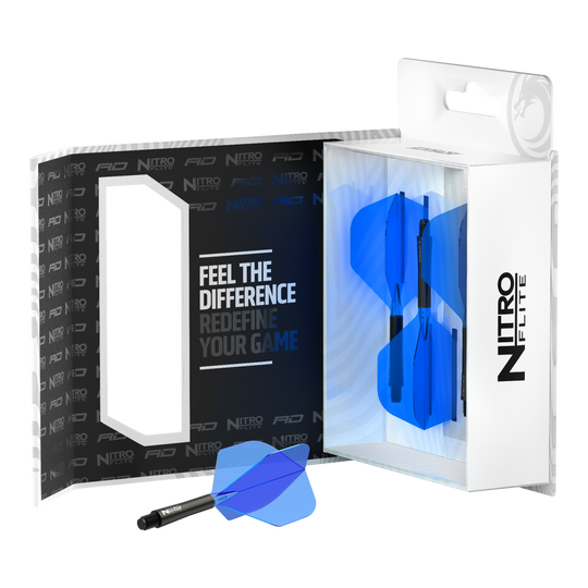 Red Dragon Nitroflite - Black Shaft Blue No. 2 Flights Die Abbildung zeigt das Produkt "Red Dragon Nitroflite - Black Shaft Blue No2 Flights" in einer Verpackung. Drei blaue Dartflights mit schwarzen Schäften sind im Inneren sichtbar.