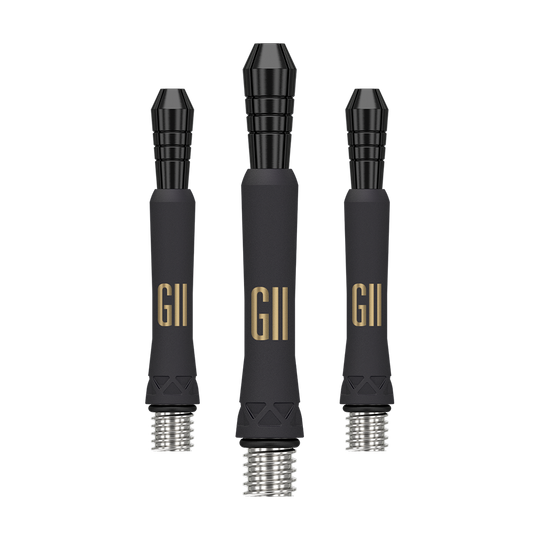 Auf dem Bild sind drei schwarze Dartschäfte mit silbernen Gewinden zu sehen. Auf jedem Schaft steht in goldener Schrift "GII".