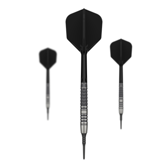Měkké šipky Target Japan Black Marque Lumiere GEN3 - 18,5 g Das Bild zeigt drei schwarze Softdarts des Modells "Target Japan Black Marque Lumiere GEN3" mit einem Gewicht von 18,5g. Die Dartpfeile haben silber-schwarze Griffrillen und schwarze Flights.