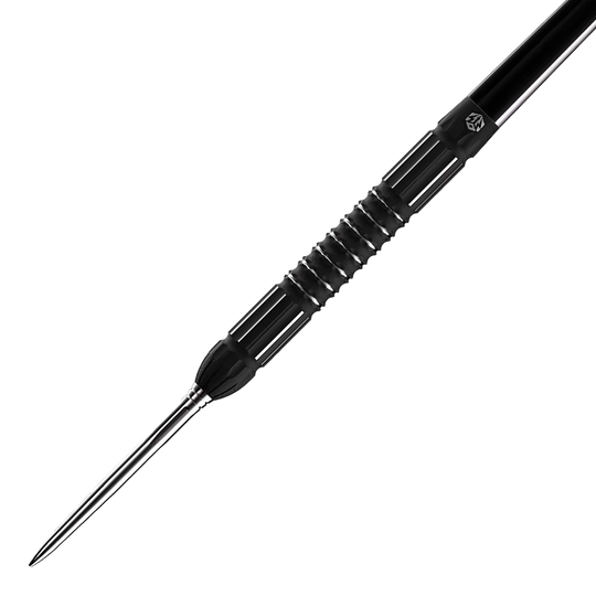 Ocelové šipky Caliburn Sword S2 Das Bild zeigt den Caliburn Sword S2 Steeldart. Der Dartpfeil hat ein schwarzes, geriffeltes Griffstück und eine silberne Spitze.