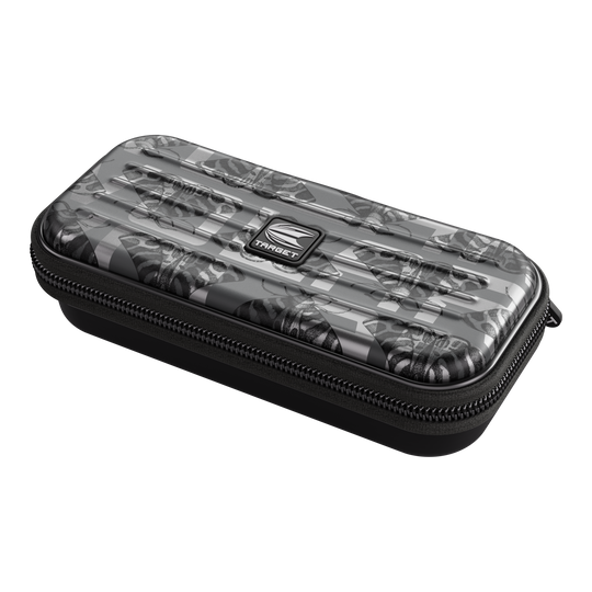 Das Bild zeigt das Produkt "Target Takoma Volar Dartcase". Es ist ein kompakter, rechteckiger Dartkoffer mit einem auffälligen schwarzen und grauen Muster und einem Reißverschluss.