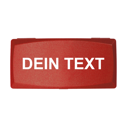 MD-ABS-Rot_W_Bedruckte_ABS_Box_Wunschtext_Rot_1 Das Bild zeigt eine rote rechteckige Box mit weißem Text darauf. Auf der Box steht in Großbuchstaben "DEIN TEXT".