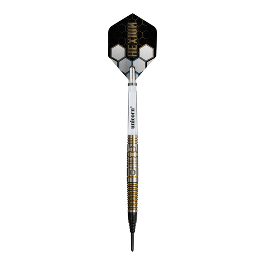 Měkké šipky Unicorn Hexium Style 03 zlaté a černé - 23g Das Bild zeigt die Unicorn Hexium Style 03 Gold & Black Softdarts mit 23g Gewicht. Die Darts sind in den Farben Gold und Schwarz gestaltet.