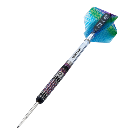 Dies ist ein Unicorn Iris Steeldart mit einer farbigen Spitze und einem strukturierten Griff. Die Flights haben ein buntes, geometrisches Muster in Blau und Grün.