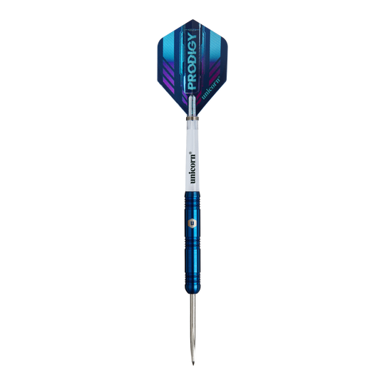 Das Bild zeigt einen Unicorn Prodigy 01 Parallel Steeldart. Der Dartpfeil hat ein blaues Design mit einer glänzenden Spitze und einem Flight mit der Aufschrift "PRODIGY".