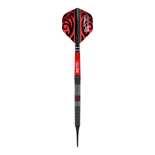 Red Dragon Jonny Clayton Hiraeth měkké šipky - 20g Das Bild zeigt einen Softdart der Marke Red Dragon, Modell "Jonny Clayton Hiraeth" mit einem Gewicht von 20 Gramm. Der Dart ist überwiegend in den Farben Rot und Schwarz gestaltet und hat ein auffälliges Muster auf dem Flight.