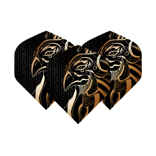 Standardní lety Mission Solo Horus No2 Das Bild zeigt drei Dartflights mit einem gold-schwarzen Horus-Motiv. Die Flights tragen den Namen "Mission Solo Horus No2 Standard Flights".