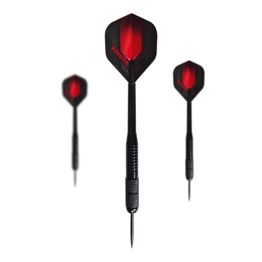Ocelové šipky Karella Black Brass - 21g Das Bild zeigt die Karella Black Brass Steeldarts mit einem Gewicht von 21g. Es handelt sich um ein Set schwarzer Steeldarts.