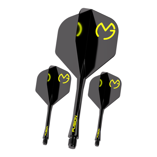 Winmau Fusion Flight Shaft System Michael Van Gerwen Pacman No6 Das Bild zeigt drei schwarze Dartflights mit gelbem "MVG"-Logo und der Aufschrift "FUSION" auf den Schäften. Es handelt sich um das Produkt "Winmau Fusion Flight-Shaft-System Michael Van Gerwen Pacman No2 Standard".