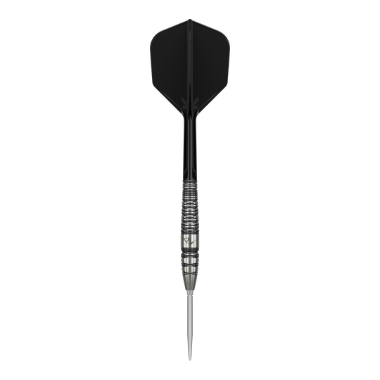 Das Bild zeigt einen Target Japan Black Marque PW 2 SP Steeldart. Der Dartpfeil hat eine silberne Spitze und ein schwarzes Flight.