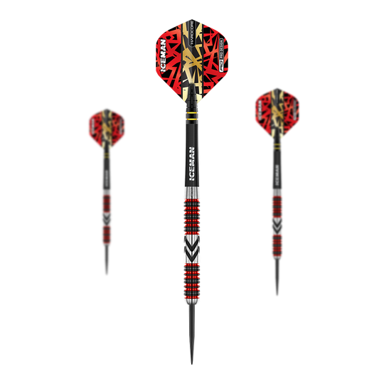 Ocelové šipky Red Dragon Gerwyn Price Firebird Das Bild zeigt drei Steeldarts mit auffälligen roten und schwarzen Flights. Die Schäfte sind silbern mit roten und schwarzen Rillen sowie der Aufschrift "ICEMAN".