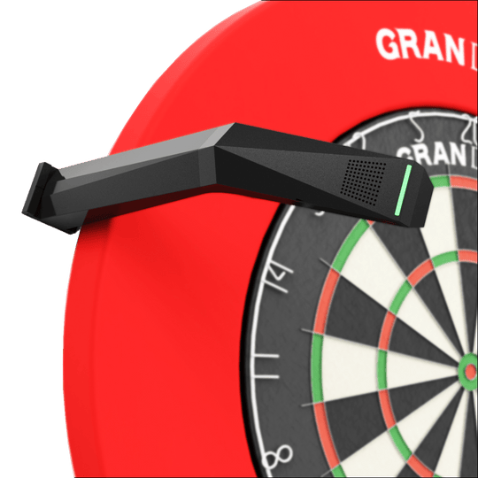 Systém automatického bodování GranDarts Gran Eye GEN2 Steeldart Das Bild zeigt das GranDarts GranEye Steeldart Auto-Scoring-System, das über einem Dartboard installiert ist. Das schwarze Gerät erkennt automatisch die Treffer auf der Dartscheibe und wertet sie aus.