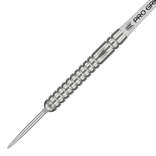 Šipky Target Rob Cross Voltage Swiss Point Steel Das Bild zeigt einen silbernen Steeldart mit gerilltem Griff und spitzer Metallspitze. Auf dem Schaft steht "PRO GRIP" geschrieben.