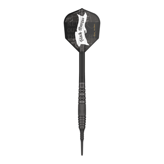 Das Bild zeigt einen schwarzen Softdart namens "Target Japan Black Marque Phantom Softdarts - 18g". Der Dart hat ein elegantes, schwarzes Design mit strukturiertem Griff und einer schwarzen Flight mit weißem Schriftzug.