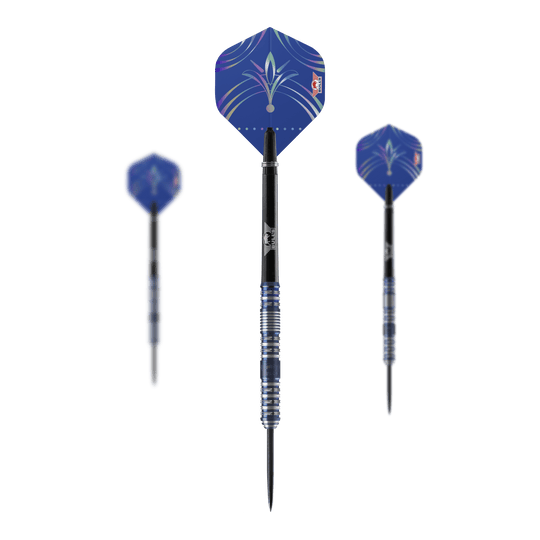 Bulls NL Silvian Steeldarts Das Bild zeigt drei Steeldarts des Produkts "Bulls NL Silvian Steeldarts". Die Flights sind blau mit einem dekorativen Muster.