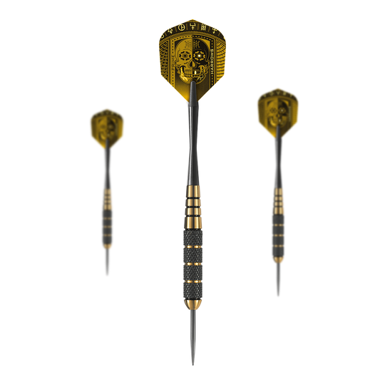 Harrow's Voodoo Brass Steel Darts Das Bild zeigt drei Harrows Voodoo Brass Steeldarts mit auffälligen schwarzen und goldenen Details. Auf den Flights ist ein Totenkopf-Muster abgebildet.