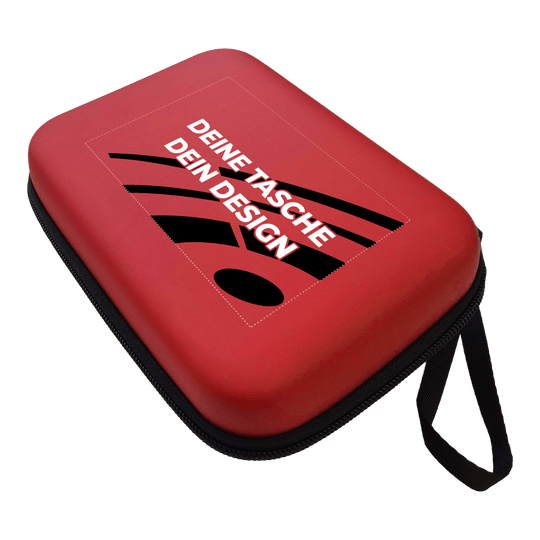Pouzdro na šipky System-4 s vaším designem Das Foto zeigt ein Dartcase System 4 in Rot. Das Etui schützt und organisiert Dartpfeile und Zubehör.