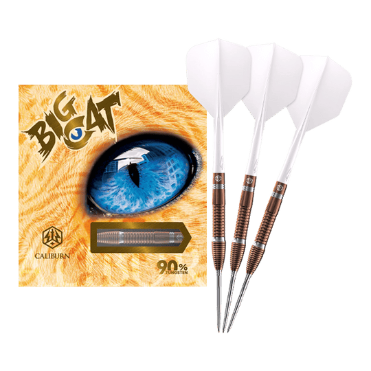 Das Bild zeigt ein vollständiges Set Caliburn Big Cats Lion Steeldarts. Die Darts sind in voller Länge sichtbar.