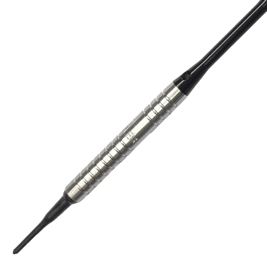 Měkké šipky McDart 85 Tungsten V16 - 16,5 g Das Bild zeigt einen McDart 85er Tungsten V16 Softdart mit einem Gewicht von 16,5 Gramm. Der Dartpfeil hat einen silbernen, geriffelten Schaft und eine schwarze Spitze.
