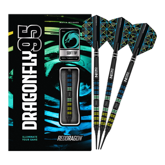 Die Abbildung zeigt das Produkt "Red Dragon Dragonfly 95 Black Parallel Softdarts - 20g" mit einer stilvollen Verpackung. Neben der Verpackung sind drei schwarze Softdarts mit bunten Akzenten zu sehen.