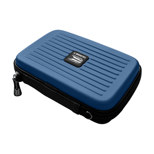 125829_Target_Takoma_XL_Dartwallet_Blau_2 Das Bild zeigt das Produkt 'Target Takoma XL Dartwallet'. Es handelt sich um ein blaues Etui mit Reißverschluss und dem Target-Logo auf der Oberseite.