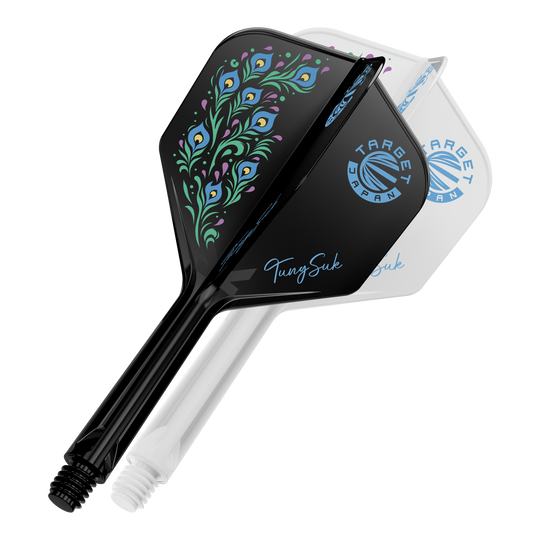 Das Bild zeigt zwei Dartflights und -schäfte des Produkts "Target Japan K-Flex Zenith Tung Suk No6 Flight-Shaft-System". Einer ist schwarz mit buntem Pfauenfeder-Design, der andere ist weiß mit blauem Logo.
