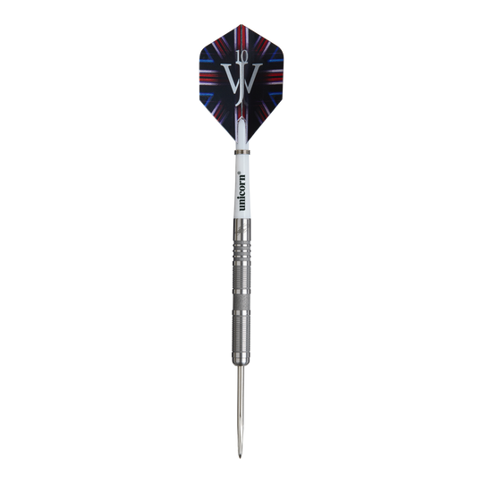 Das Bild zeigt einen Steeldartpfeil aus der Produktreihe „Unicorn James Wade The Machine Range Phase 4“. Der Dartpfeil hat eine silberne Spitze und einen Flight mit buntem Design und den Buchstaben „JW“.