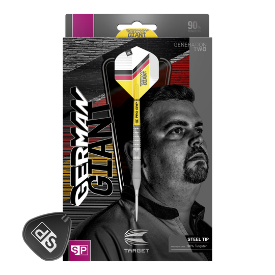 Ocelové šipky Target Gabriel Clemens GEN2 Swiss Point Auf der Verpackung ist ein Steeldart mit gelbem, weißem und schwarzem Design abgebildet. Im Hintergrund sieht man das Porträt eines Mannes sowie den Schriftzug „GERMAN GIANT“.