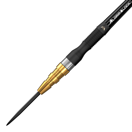 Das Bild zeigt einen Mission Connor Scutt Sniper Black Gold Steeldart. Der Dartpfeil hat eine goldene und schwarze Metallspitze mit einem schwarzen Griff.
