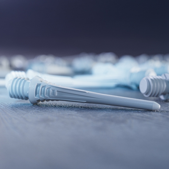 Target Cryo Soft Dart Tips 30 ks - bílé Target Cryo Softdartspitzen 30er Pack - Weiß ist fotografiert worden. Die Packung enthält mehrere weiße Softdartspitzen.