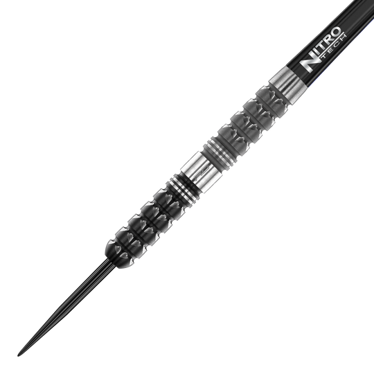 Šipky Red Dragon Paradym Tapered Steel Auf dem Bild ist ein Red Dragon Paradym Tapered Steeldart zu sehen. Der Dart hat ein schwarz-silbernes, strukturiertes Griffstück und eine spitze Metallspitze.